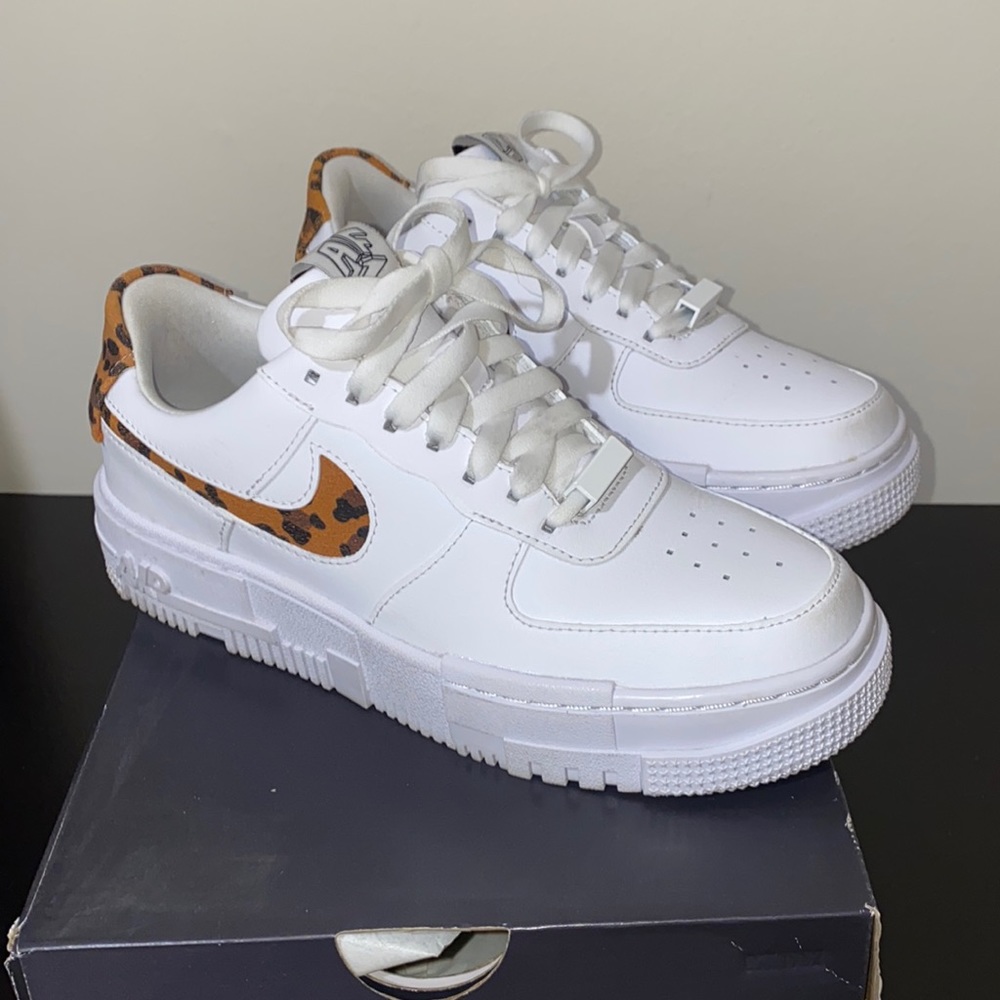Nike Air Force 1 pixel SE